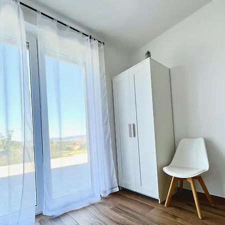 Zen * Zgornje Škofije